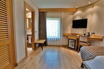 Queen Hotel & Spa