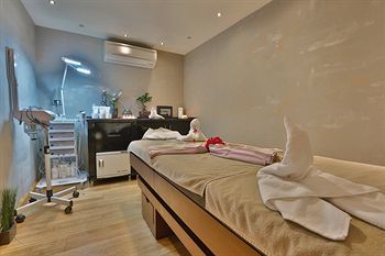 Queen Hotel & Spa