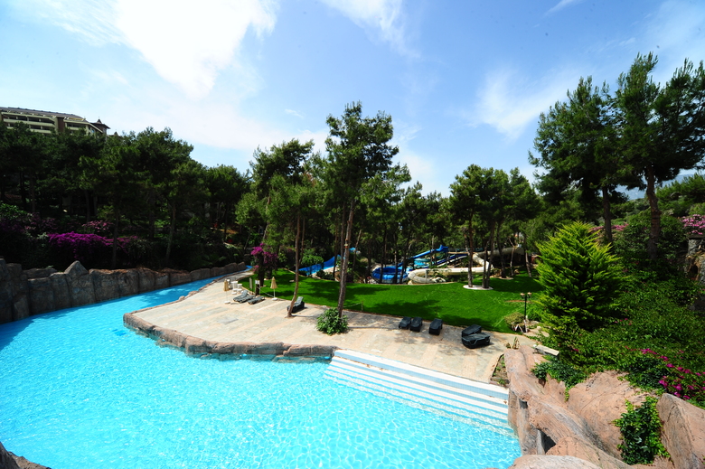 Utopia World Hotel