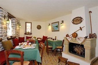 Melanthi Traditional Hotel
