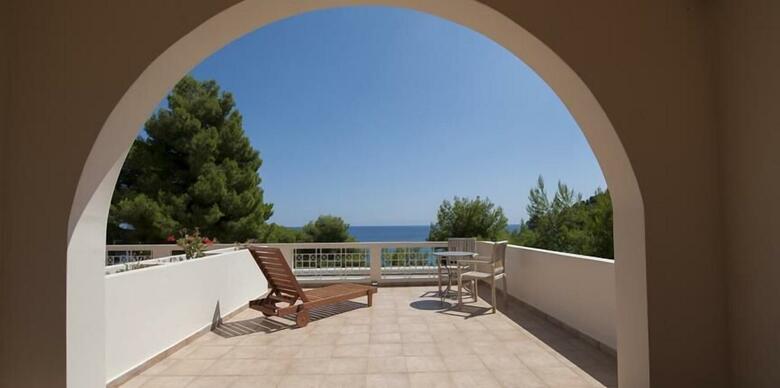 Alonissos Beach Bungalows & Suites Hotel