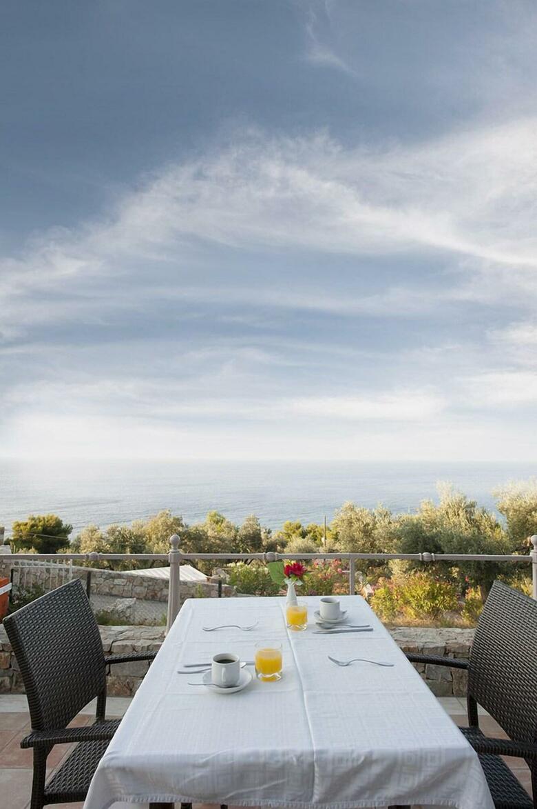 Alonissos Beach Bungalows & Suites Hotel