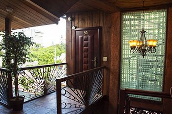 Hotel B & B Comfy Inn