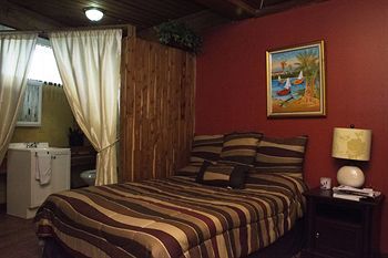 Hotel B & B Comfy Inn