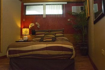 Hotel B & B Comfy Inn