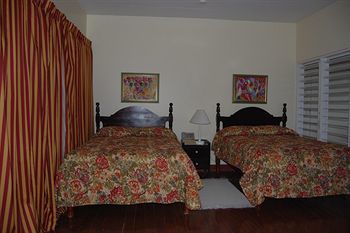 Hostal Inn At Shaw Park Gardens & Waterfalls