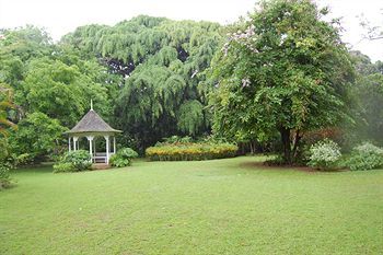 Hostal Inn At Shaw Park Gardens & Waterfalls