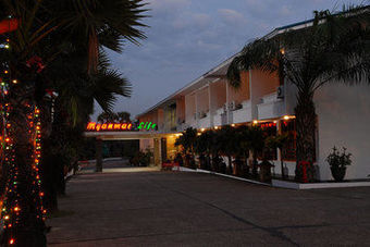 Myanmar Life Hotel