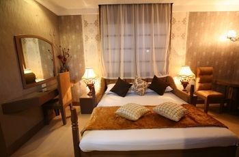 Hotel Victoria Court North Edsa