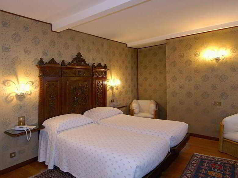 Hotel Saturnia & International