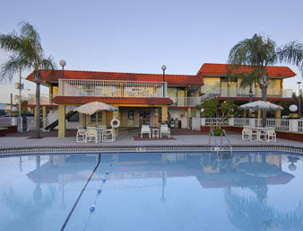 Hotel Howard Johnson Inn And Suites Clearwater Fl