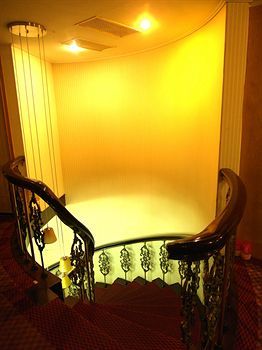 Famous Hotel
