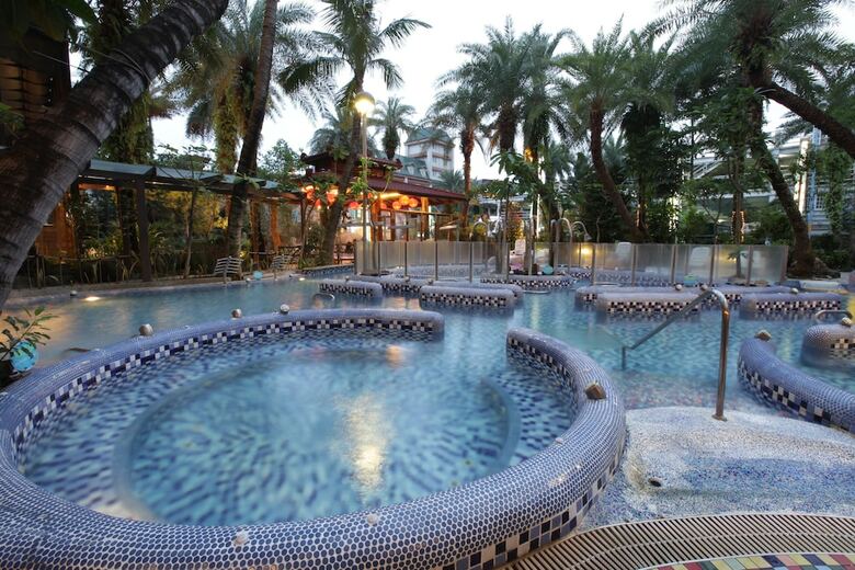 Resort One Hotel