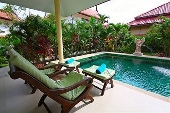 Thai Thani Pool Villa Resort