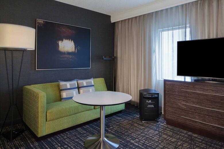 Hotel Dallas Marriott Suites Market Center