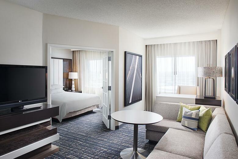 Hotel Dallas Marriott Suites Market Center