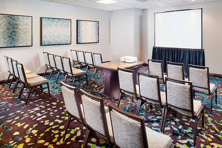 Hotel Dallas Marriott Suites Market Center