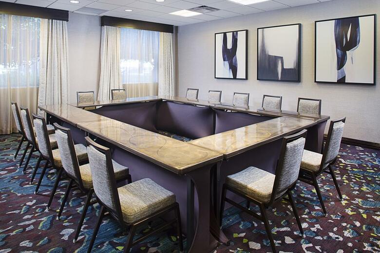 Hotel Dallas Marriott Suites Market Center