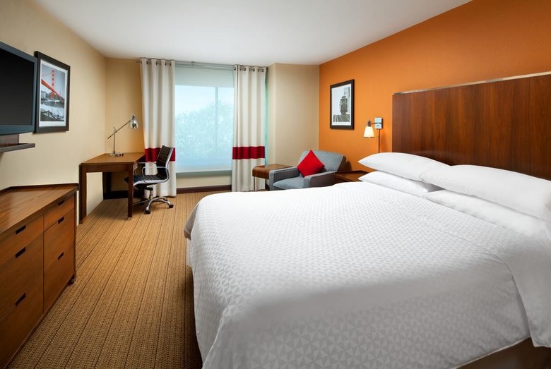 Four Points By Sheraton Hotel & Suites