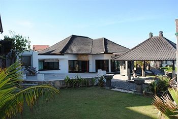 Apartamento Suarti Resort, Villas & Gallery