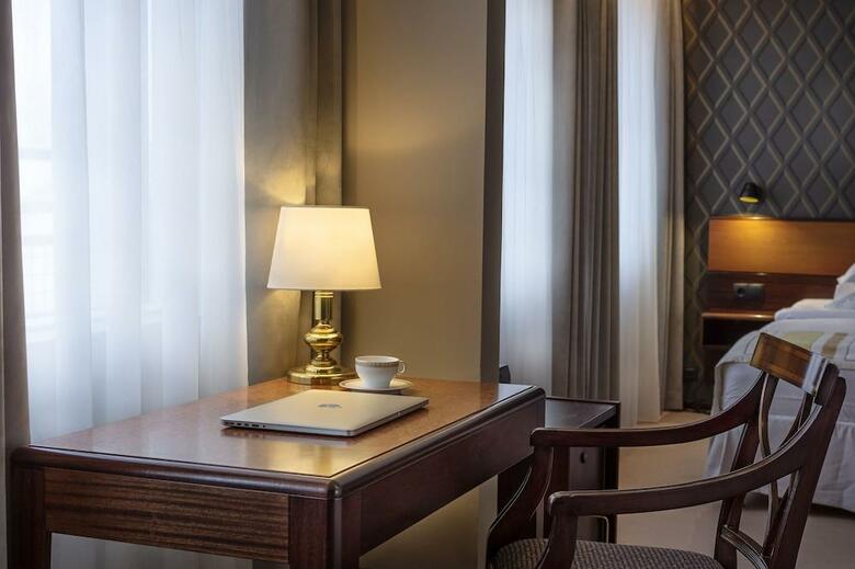 Hotel Holt
