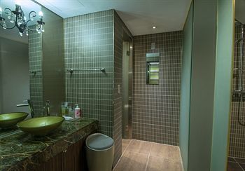 Hotel S