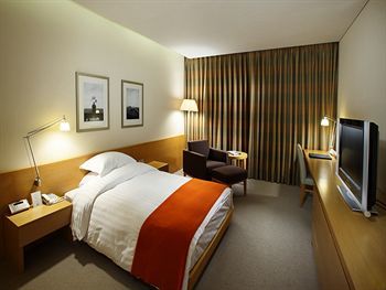 Rolling Hills Hotel