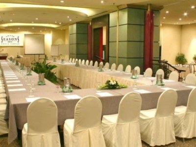Hotel Grand Seasons