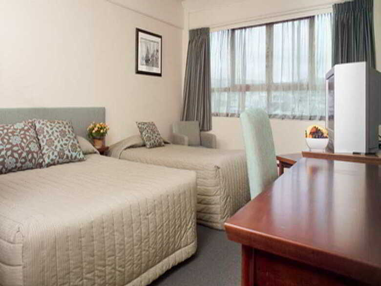 Bay Plaza Hotel