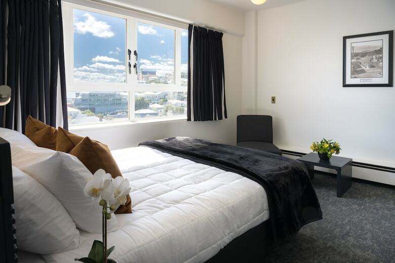Bay Plaza Hotel