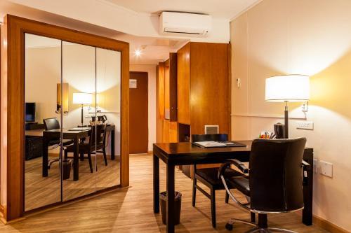 Island Club Hotel & Apartments