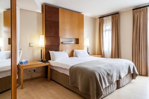 Island Club Hotel & Apartments