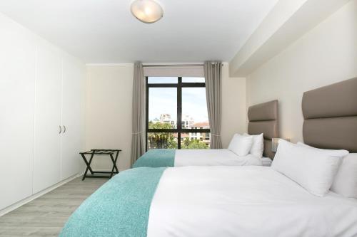 Island Club Hotel & Apartments