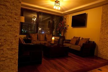 Oak Plaza East Airport Hotel