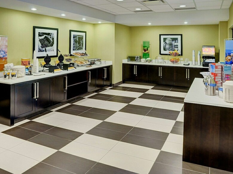 Hotel Hampton Inn By Hilton Winnipeg/airport