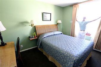 James Bay Inn Hotel & Suites