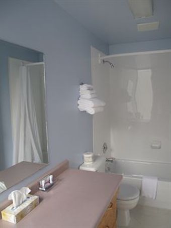 James Bay Inn Hotel & Suites