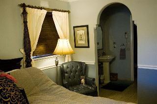 Little English Guesthouse Bed And Breakfast
