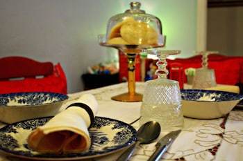 Little English Guesthouse Bed And Breakfast