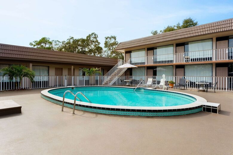 Motel Days Inn St Petersburg Central