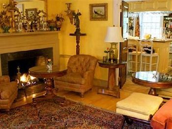 Bed & Breakfast Bee And Thistle Inn