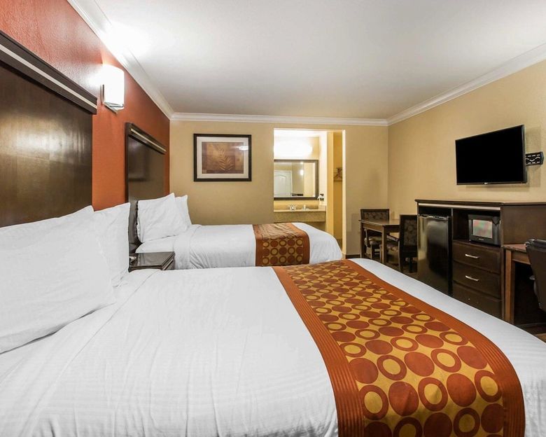 Motel Rodeway Inn & Suites