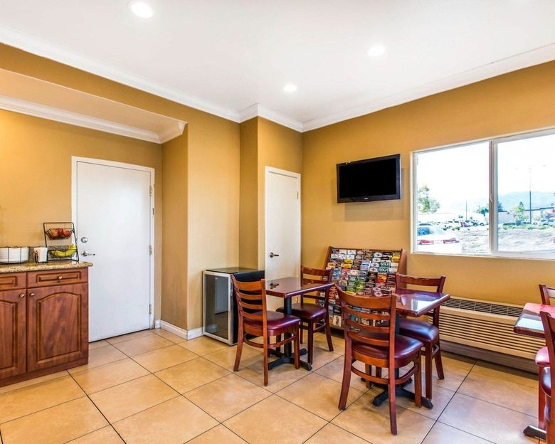 Motel Rodeway Inn & Suites