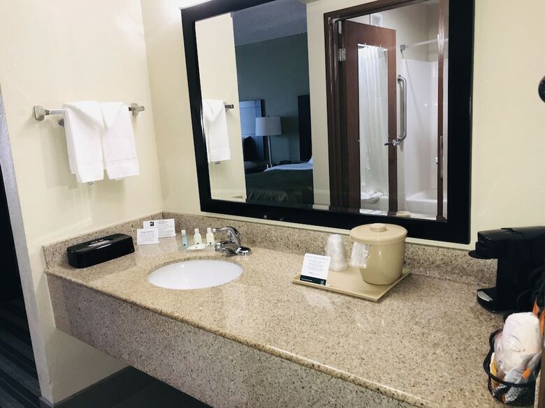 Hostal Quality Inn And Suites