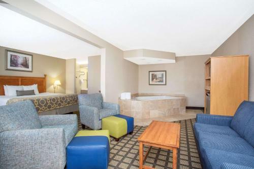 Hotel Baymont Inn And Suites Hays