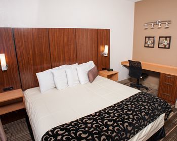 Hostal Northfield Inn, Suites & Conference Center