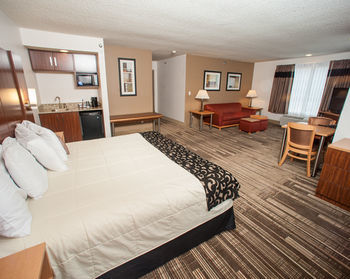Hostal Northfield Inn, Suites & Conference Center