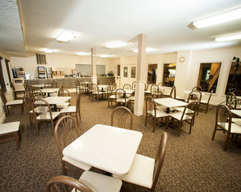 Hostal Northfield Inn, Suites & Conference Center