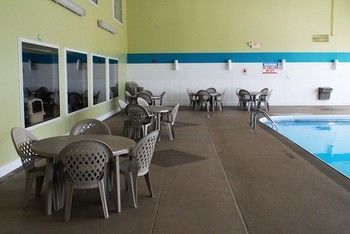 Hostal Northfield Inn, Suites & Conference Center