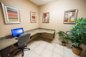 Hostal Northfield Inn, Suites & Conference Center